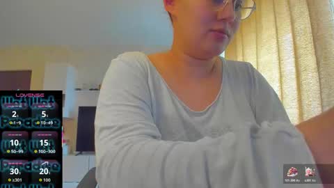 Snapshot of cherry_pie_69 chatting on 11/19/25, 09:42 mayra online show from 11/19/25, 09:42