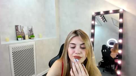 Snapshot of cherry_pr1ce chatting on 12/13/24, 01:37 cherry_pr1ce online show from 12/13/24, 01:37