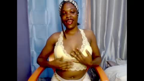 Snapshot of cherry_xchaos chatting on 06/08/26, 06:36 Sophie online show from 06/08/26, 06:36