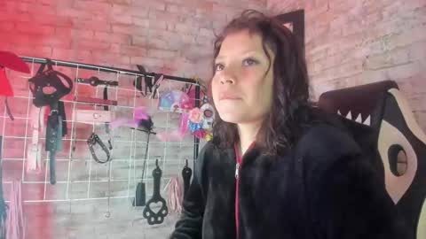 Snapshot of cherry_xoxx chatting on 11/02/25, 11:45 online show from 11/02/25, 11:45