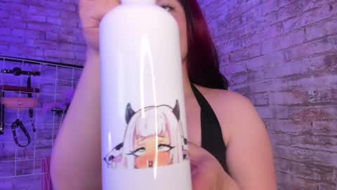 Snapshot of cherry_xoxx chatting on 11/08/25, 12:27 online show from 11/08/25, 12:27