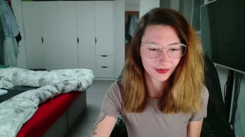 Snapshot of cherryangle chatting on 03/01/26, 06:37 Leonie online show from 03/01/26, 06:37