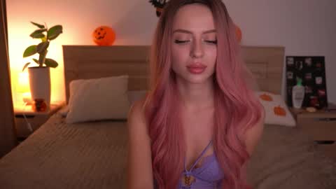 Snapshot of cherryblossom224 chatting on 10/27/25, 10:47 Alisha online show from 10/27/25, 10:47