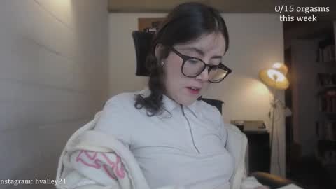 Snapshot of cherrybunny21 chatting on 12/17/25, 05:02 Sarah Prez online show from 12/17/25, 05:02