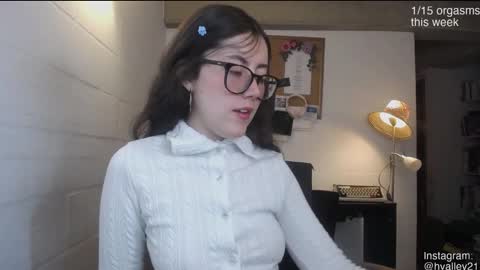 Snapshot of cherrybunny21 chatting on 02/18/26, 04:30 Sarah Prez online show from 02/18/26, 04:30