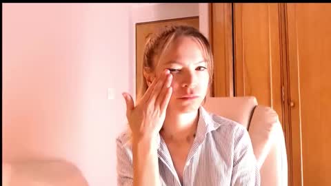 Snapshot of cherrycoloured chatting on 11/11/25, 12:16 Anna online show from 11/11/25, 12:16