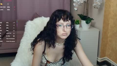 Snapshot of cherrylanding chatting on 05/31/26, 07:26 Isabel online show from 05/31/26, 07:26