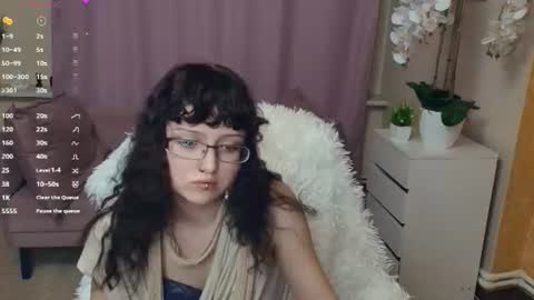 Snapshot of cherrylanding chatting on 06/11/26, 07:56 Isabel online show from 06/11/26, 07:56