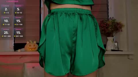 Lysia online show from 10/22/25, 11:10