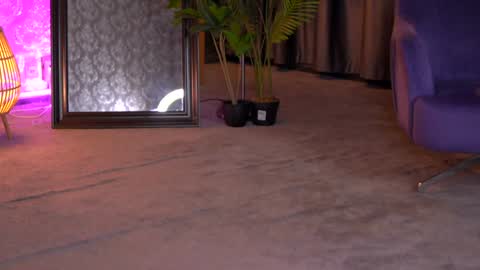 Selena online show from 12/21/24, 10:08