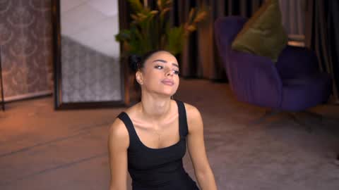 Selena online show from 02/01/25, 07:44