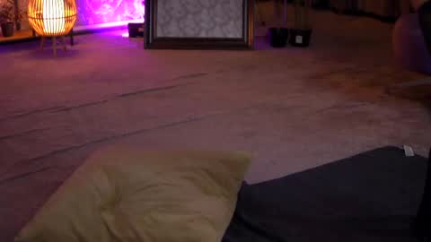 Selena online show from 02/23/25, 12:19