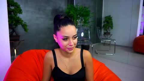 Selena online show from 09/18/25, 06:54