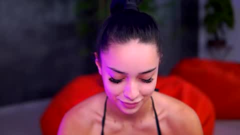 Selena online show from 09/28/25, 07:41