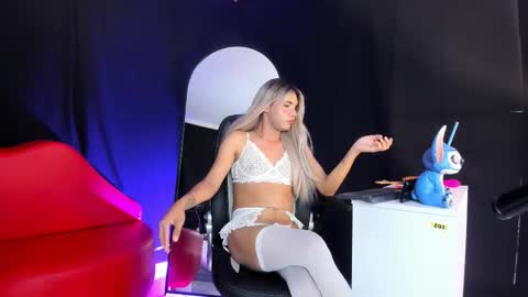 Snapshot of cherryyblossm chatting on 12/13/25, 07:53 CHERRY online show from 12/13/25, 07:53