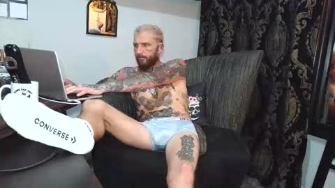 Snapshot of chiarov chatting on 04/07/26, 01:17 chiarov online show from 04/07/26, 01:17