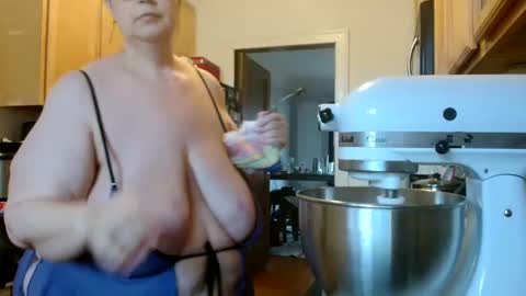 Snapshot of chicagobbw71 chatting on 02/08/25, 03:31 Tee online show from 02/08/25, 03:31