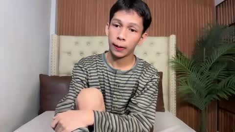 chick_renz online show from 07/28/26, 04:50