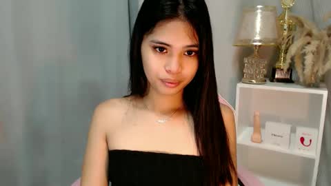 Snapshot of chictemptation_ chatting on 04/25/26, 12:24 CRISTINE3. online show from 04/25/26, 12:24