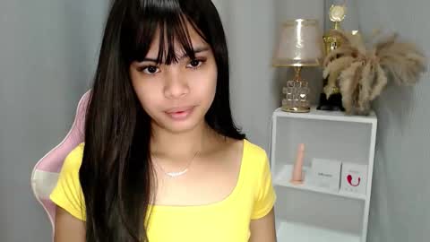 Snapshot of chictemptation_ chatting on 04/30/26, 01:01 CRISTINE3. online show from 04/30/26, 01:01