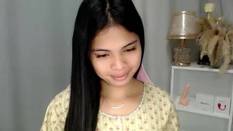 Snapshot of chictemptation_ chatting on 05/17/26, 10:39 CRISTINE3. online show from 05/17/26, 10:39