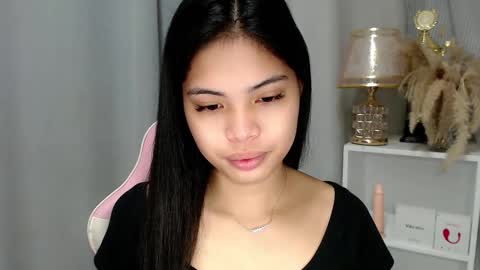 Snapshot of chictemptation_ chatting on 05/21/26, 11:01 CRISTINE3. online show from 05/21/26, 11:01