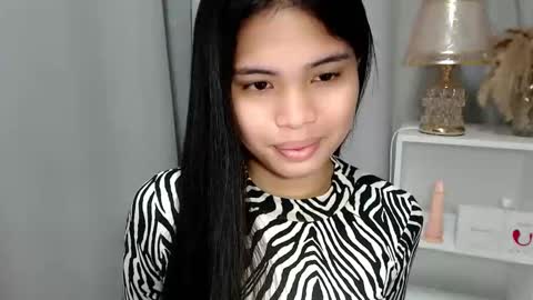 Snapshot of chictemptation_ chatting on 06/04/26, 11:11 CRISTINE3. online show from 06/04/26, 11:11