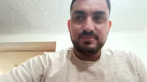 chileanboy77 online show from 02/10/25, 07:38