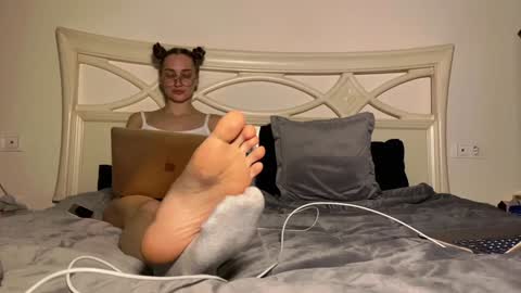 Snapshot of chillgoddess chatting on 12/29/24, 10:25 Goddess Vika - owner of all ur money online show from 12/29/24, 10:25