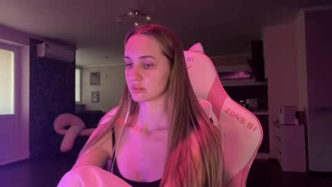 Snapshot of chillgoddess chatting on 09/10/25, 03:12 Goddess Vika - owner of all ur money online show from 09/10/25, 03:12