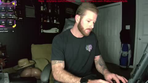 Snapshot of chillinthemosttt chatting on 11/21/25, 03:16 Chillinthemosttt online show from 11/21/25, 03:16