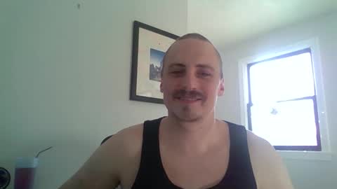 Snapshot of chillsfguy chatting on 12/17/25, 06:25 Chillsfguy online show from 12/17/25, 06:25