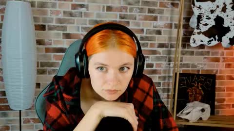 Bella online show from 09/18/25, 05:42