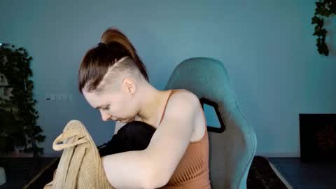 Bella online show from 12/05/25, 10:02