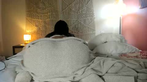 Snapshot of chillwithcamii chatting on 11/05/25, 11:43 yoursensualparadise online show from 11/05/25, 11:43