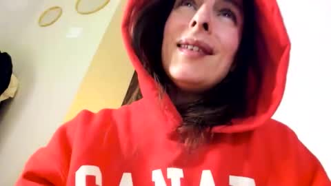 Snapshot of chillwithcamii chatting on 11/21/25, 09:24 yoursensualparadise online show from 11/21/25, 09:24