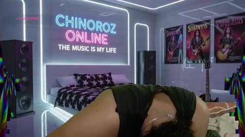 Snapshot of chinoroz chatting on 09/18/25, 07:10 Enrique online show from 09/18/25, 07:10