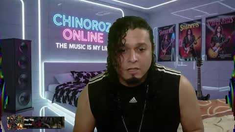 Snapshot of chinoroz chatting on 09/20/25, 07:09 Enrique online show from 09/20/25, 07:09