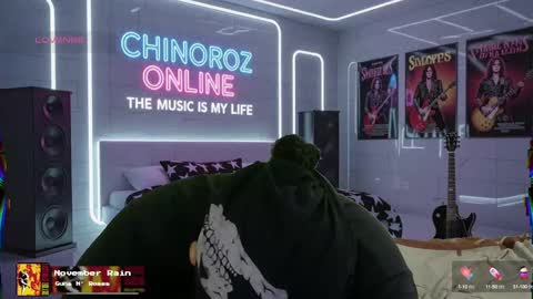 Snapshot of chinoroz chatting on 09/26/25, 08:18 Enrique online show from 09/26/25, 08:18