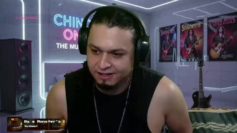 Snapshot of chinoroz chatting on 10/06/25, 12:35 Enrique online show from 10/06/25, 12:35