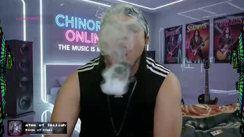 Snapshot of chinoroz chatting on 10/11/25, 11:47 Enrique online show from 10/11/25, 11:47