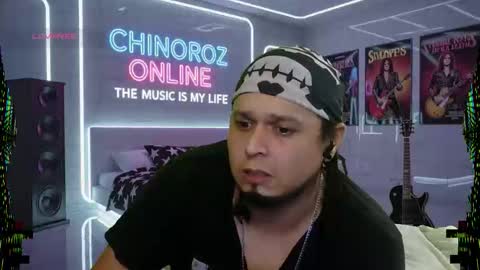 Snapshot of chinoroz chatting on 10/13/25, 12:21 Enrique online show from 10/13/25, 12:21