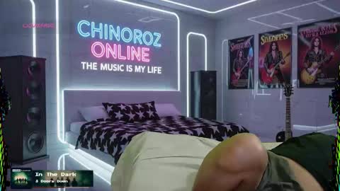 Snapshot of chinoroz chatting on 10/13/25, 12:27 Enrique online show from 10/13/25, 12:27