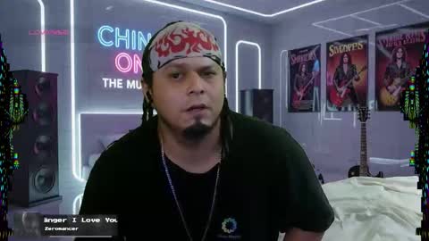 Snapshot of chinoroz chatting on 10/14/25, 12:33 Enrique online show from 10/14/25, 12:33