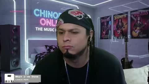 Snapshot of chinoroz chatting on 10/17/25, 06:38 Enrique online show from 10/17/25, 06:38