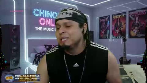 Snapshot of chinoroz chatting on 10/19/25, 06:58 Enrique online show from 10/19/25, 06:58