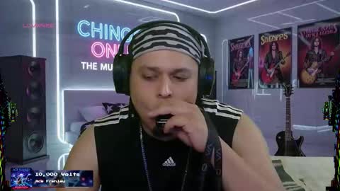 Snapshot of chinoroz chatting on 10/19/25, 07:03 Enrique online show from 10/19/25, 07:03