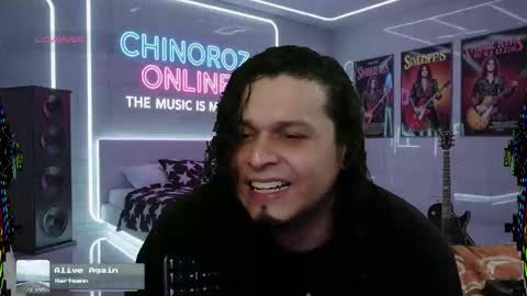 Snapshot of chinoroz chatting on 10/22/25, 12:55 Enrique online show from 10/22/25, 12:55