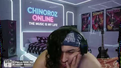 Snapshot of chinoroz chatting on 10/24/25, 01:13 Enrique online show from 10/24/25, 01:13