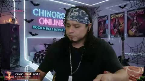 Snapshot of chinoroz chatting on 10/25/25, 05:59 Enrique online show from 10/25/25, 05:59